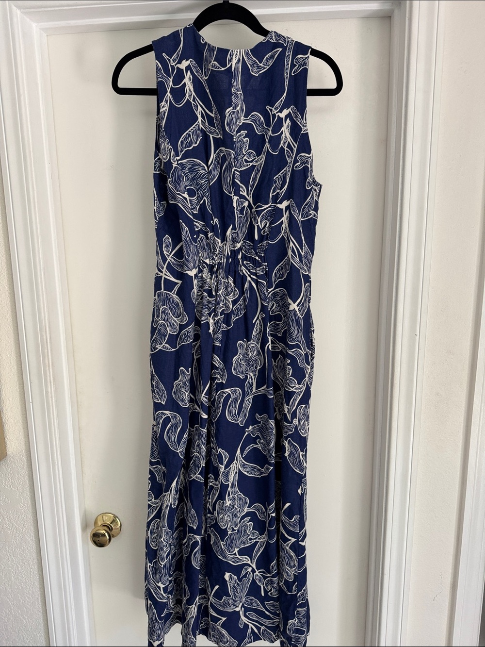 Trovata Navy and White Botanical Linen V-Neck Dress Medium - Picture 6 of 8